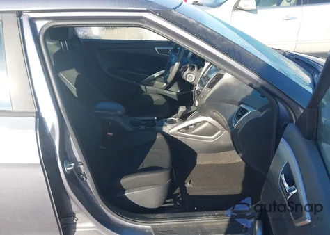 2016 Hyundai Veloster z USA, uszkodzony, nr VIN KMHTC6ADXGU276970